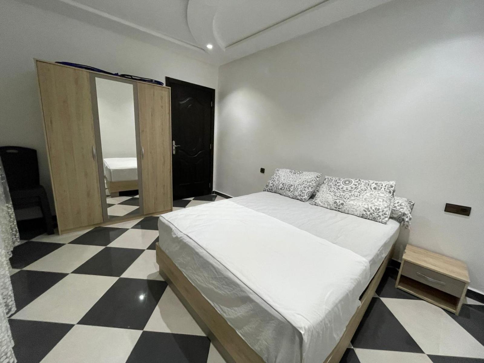 Dina Apartments Фнідк Екстер'єр фото